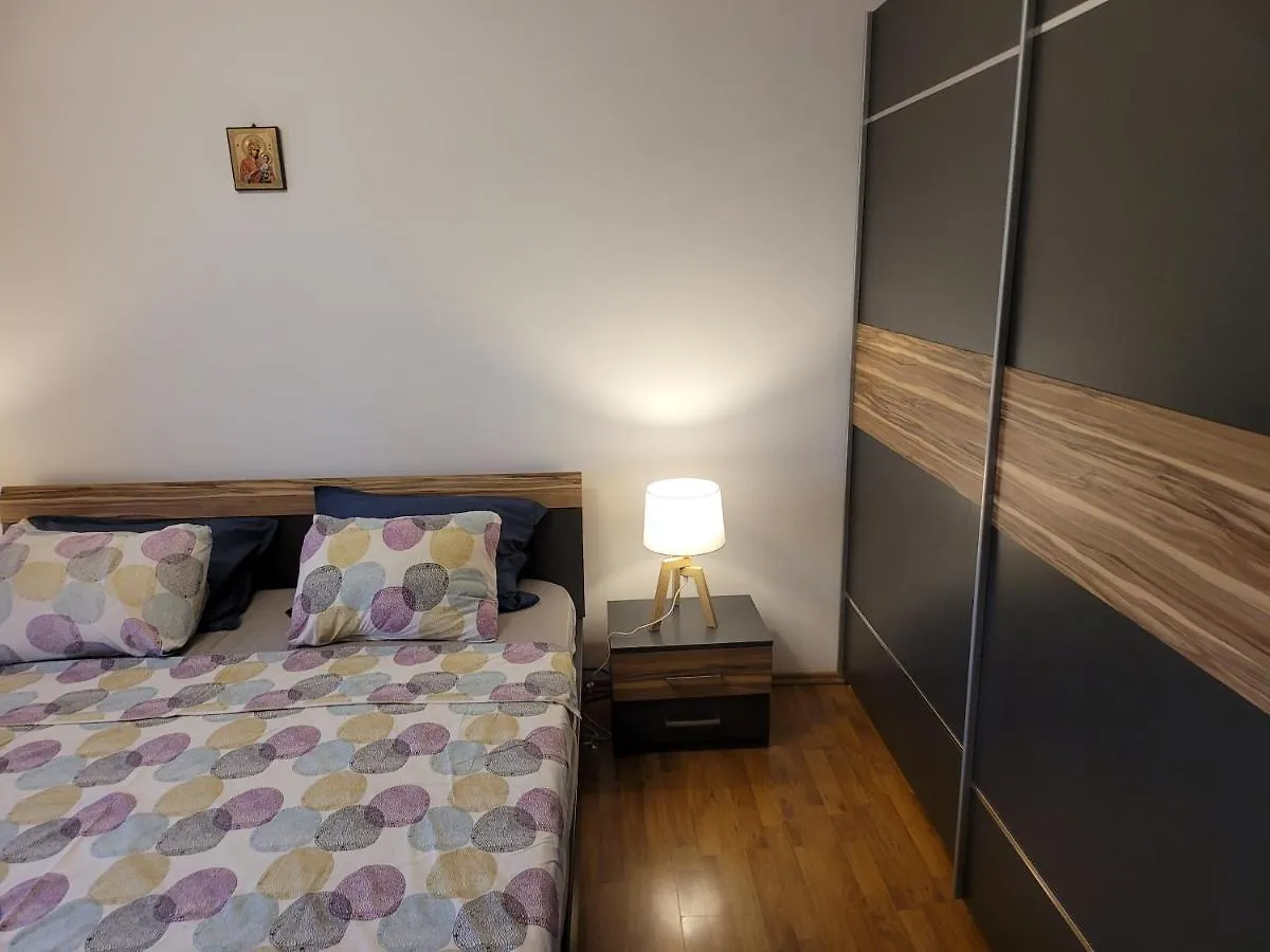 Quiet, Relaxing, Family Friendly Apartamento Bucareste