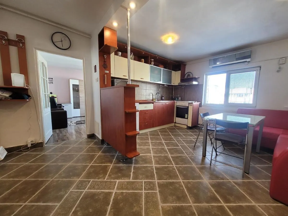 Quiet, Relaxing, Family Friendly Apartamento Bucareste