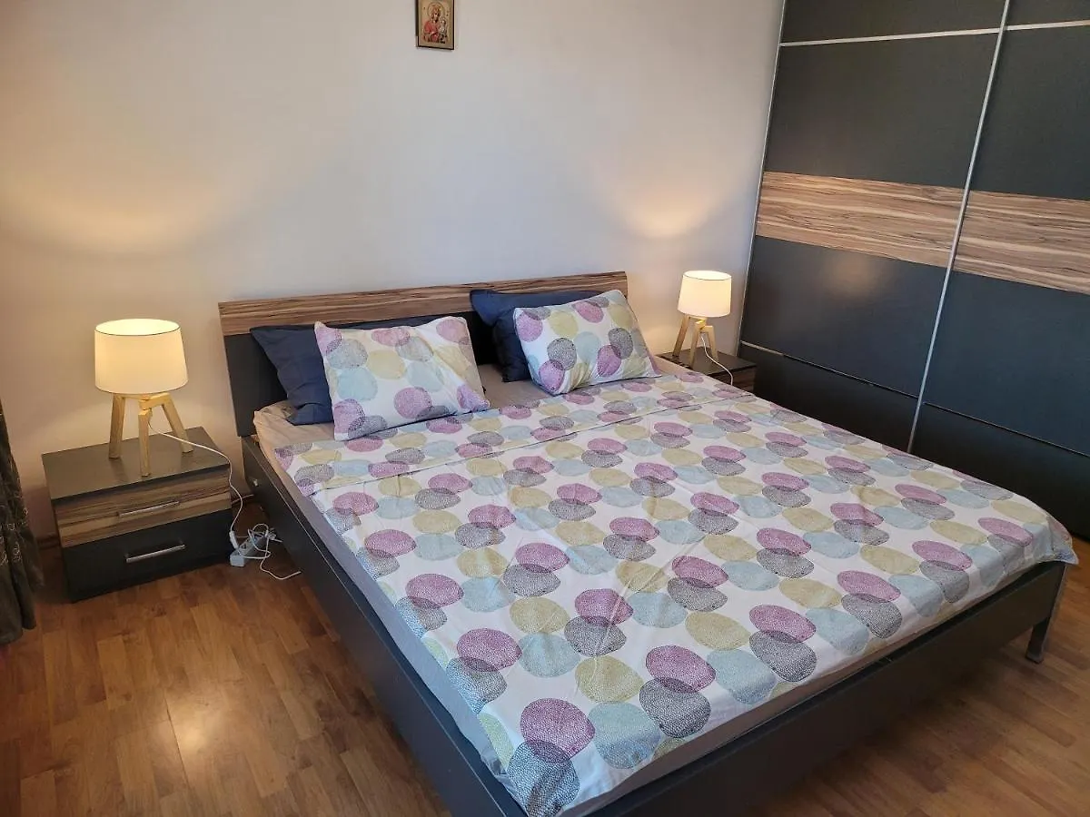 Quiet, Relaxing, Family Friendly Apartamento Bucareste