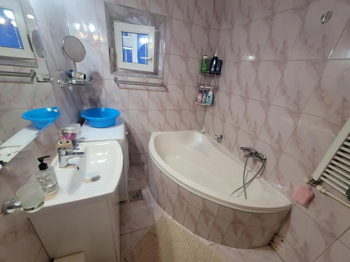 Quiet, Relaxing, Family Friendly Apartamento Bucareste