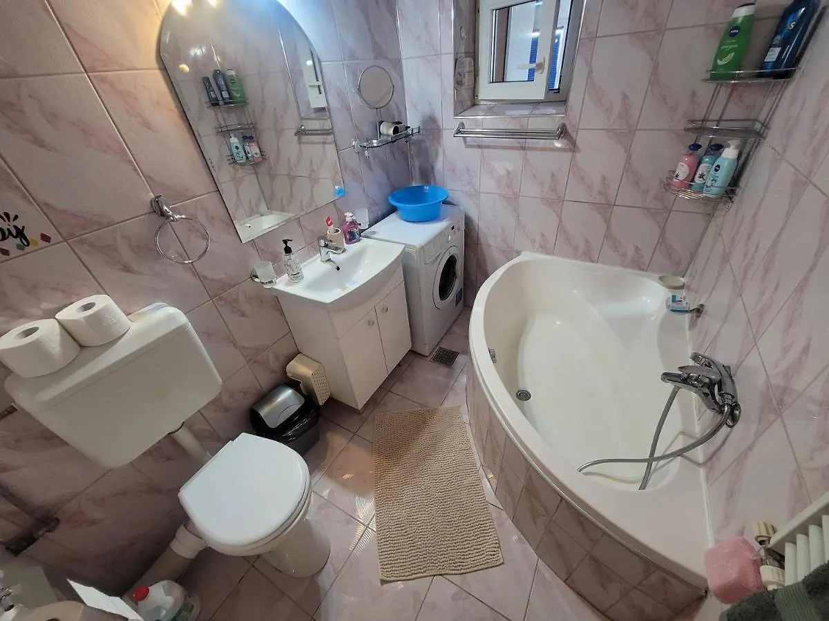 Quiet, Relaxing, Family Friendly Apartamento Bucareste 0*,  Roménia
