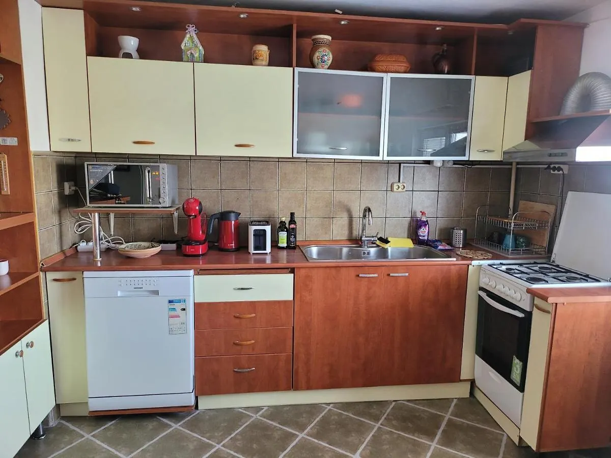 Quiet, Relaxing, Family Friendly Apartamento Bucareste